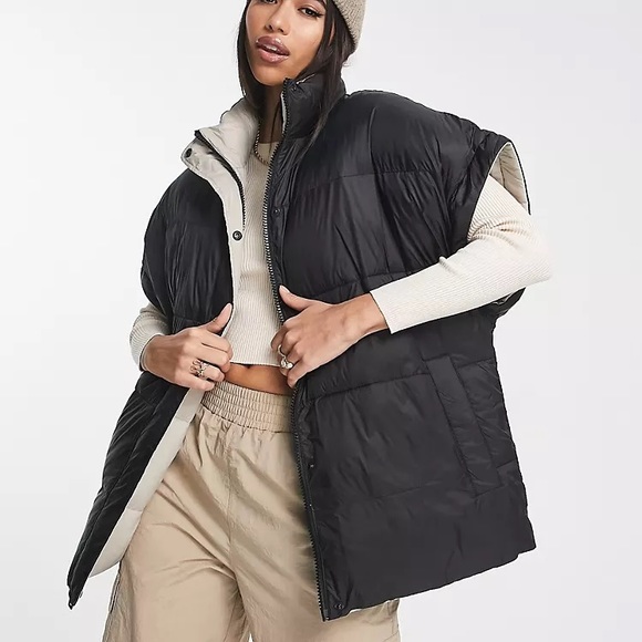 UGG Jackets & Blazers - ❤️❤️❤️UGG Sydnee Reversible Puffer Vest Black/ Ivory size M❤️❤️❤️